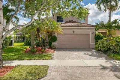1032 Silktree Ln, Weston: photo 1 of 37