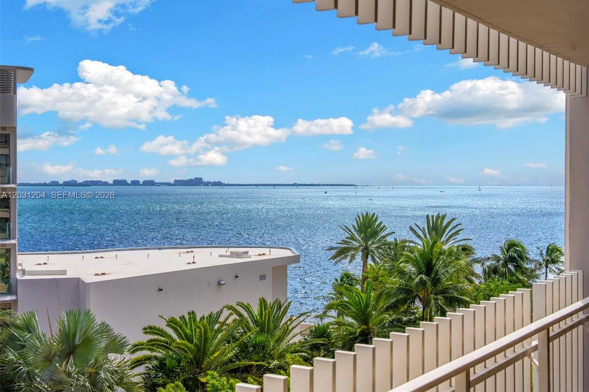 3 Grove Isle Dr #C605, Miami: photo 1 of 38