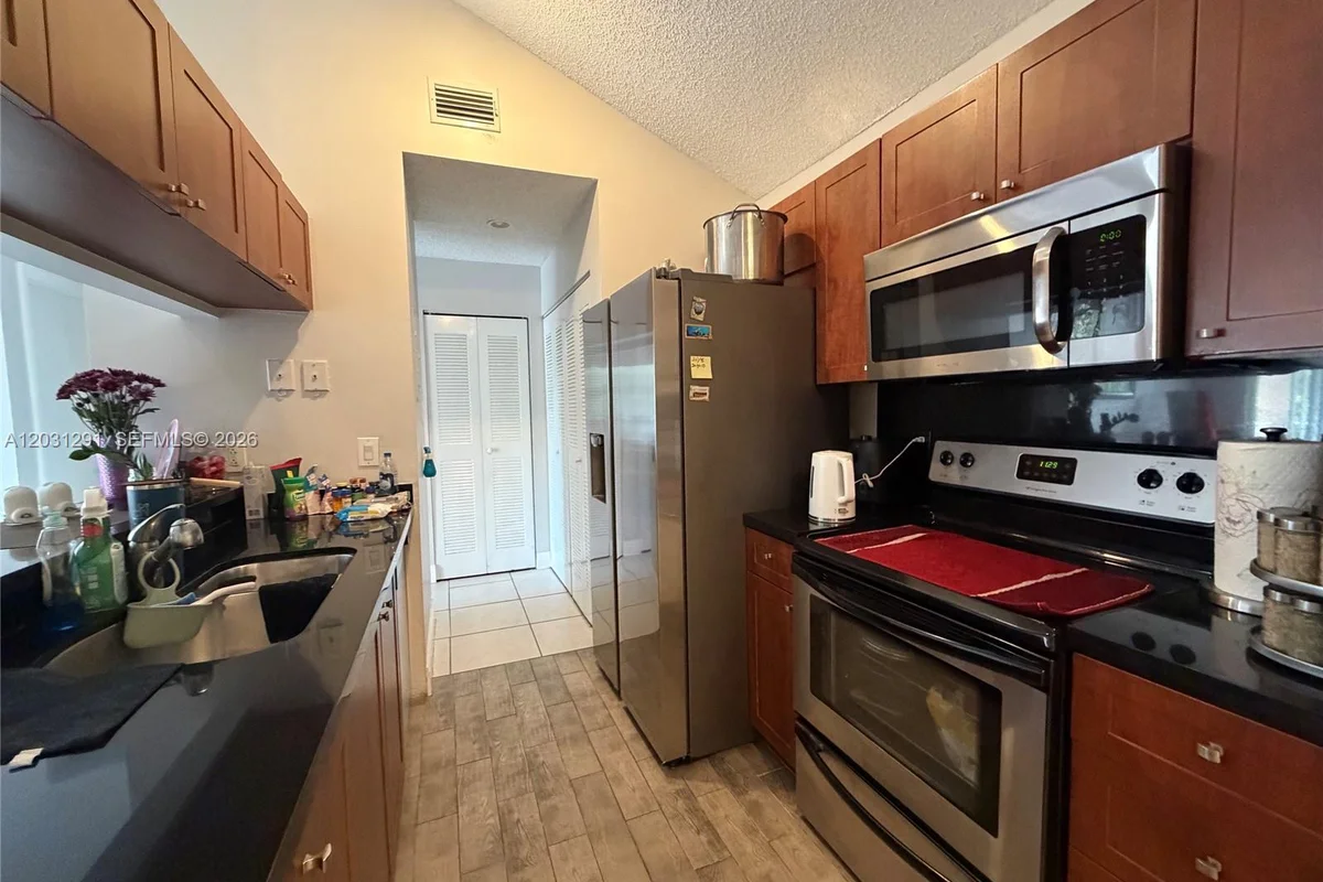 10610 SW 158th Ct #303, Miami: photo 1 of 10