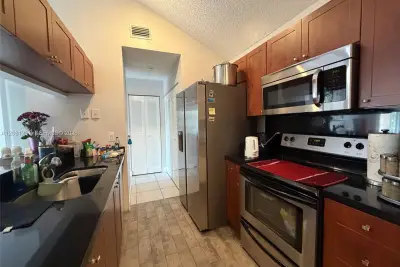 10610 SW 158th Ct #303, Miami: photo 1 of 10