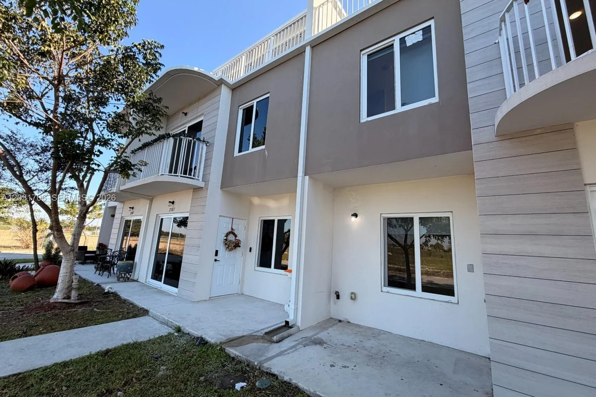 25823 SW 145th Ave, Homestead: photo 1 of 33