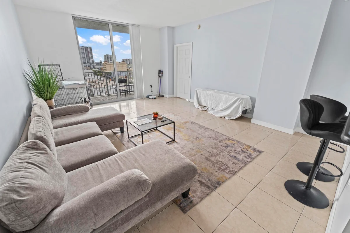 140 S Dixie Hwy #813, Hollywood: photo 1 of 34