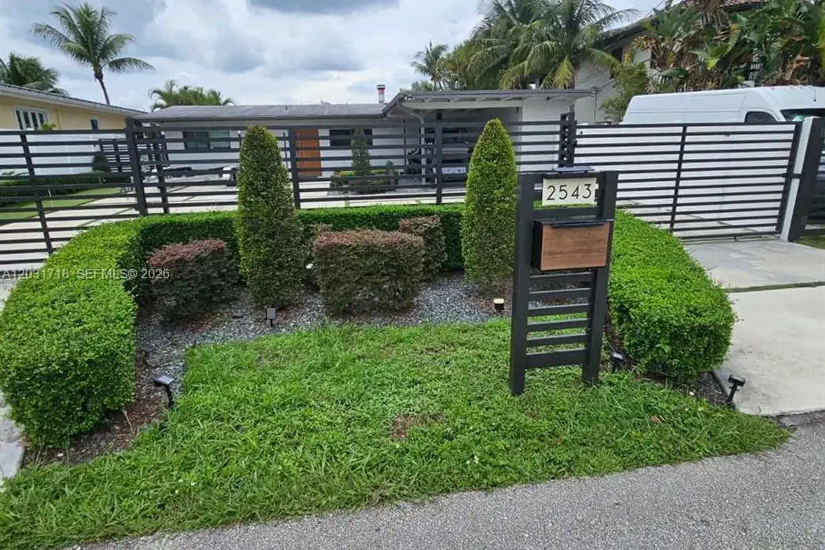 2543 Gulfstream Ln, Fort Lauderdale: photo 1 of 34
