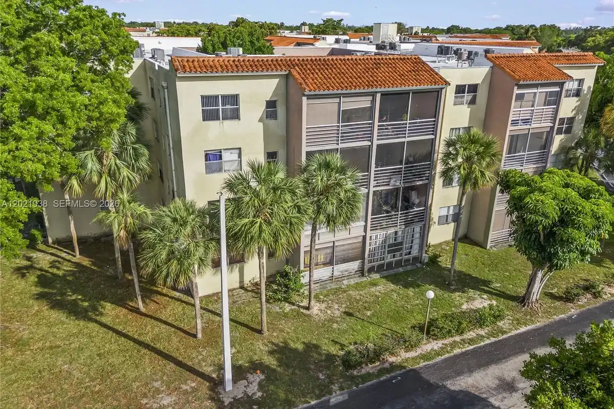 1800 SW 81st Ave #1308, North Lauderdale: photo 1 of 34