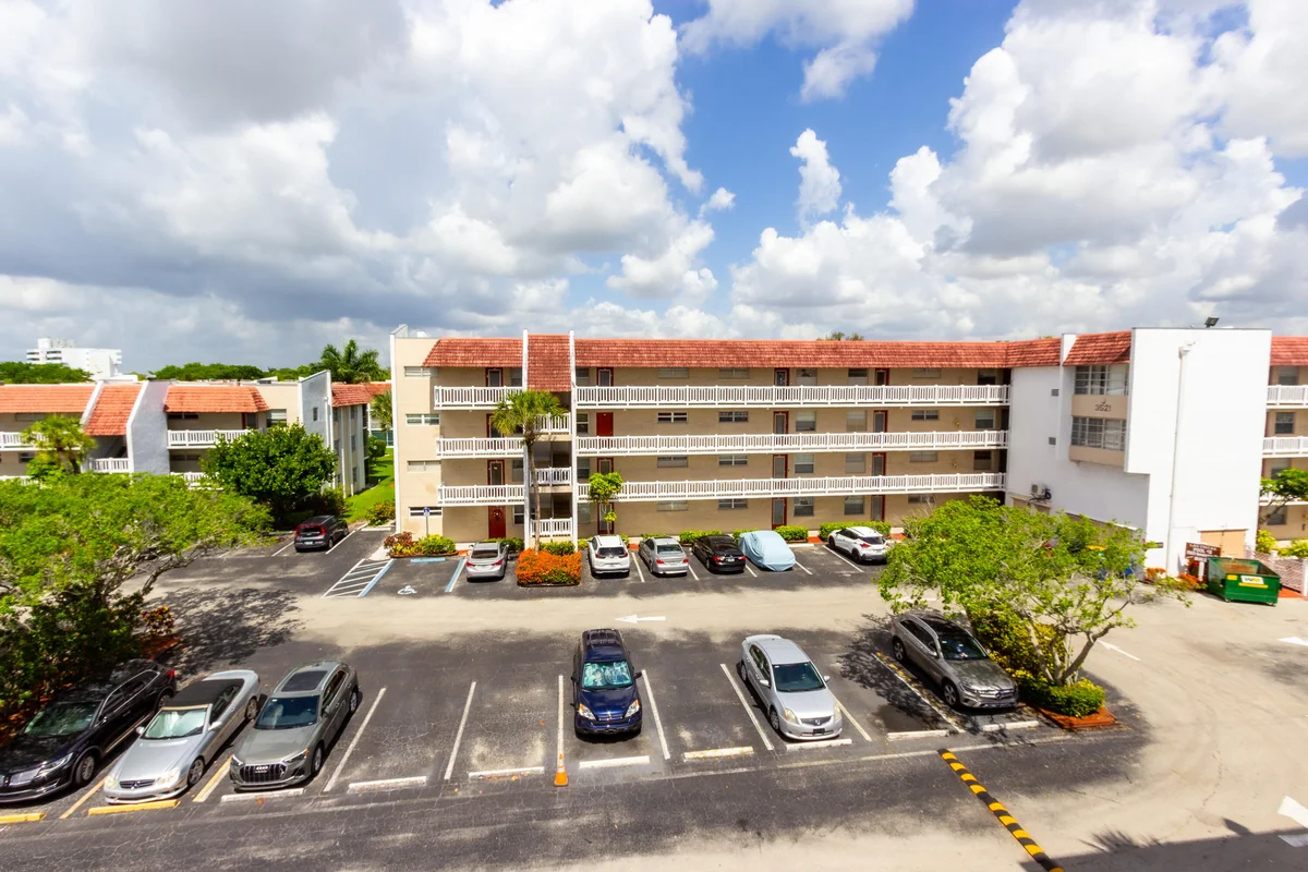 3531 Inverrary Dr #H406, Lauderhill: photo 1 of 22