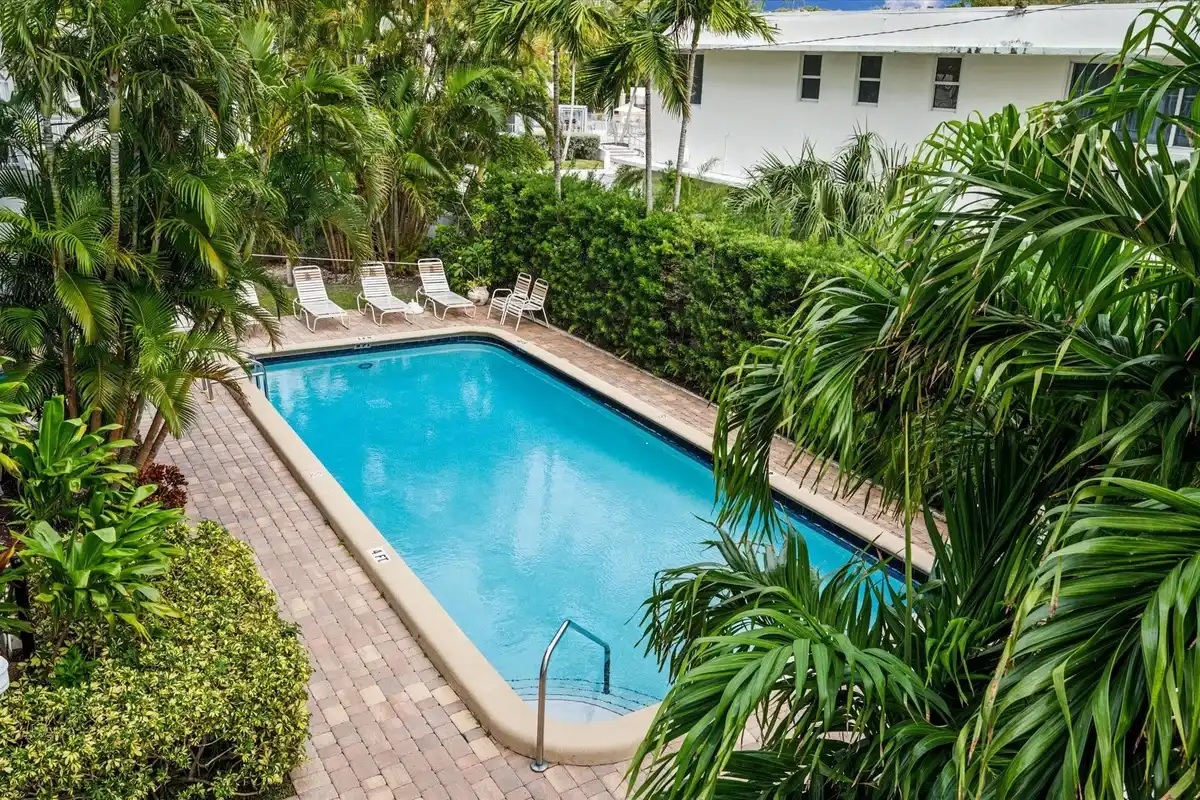 720 Orton Ave #206, Fort Lauderdale: photo 1 of 14
