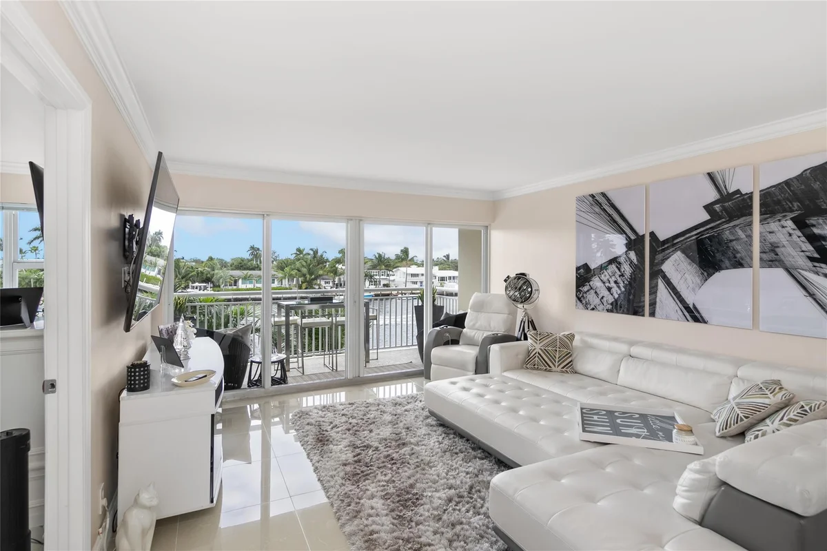 2611 N Riverside Dr #307, Pompano Beach: photo 1 of 25