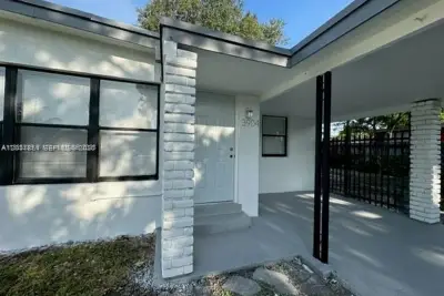 3904 SW 58th Ave, West Park: photo 1 of 11