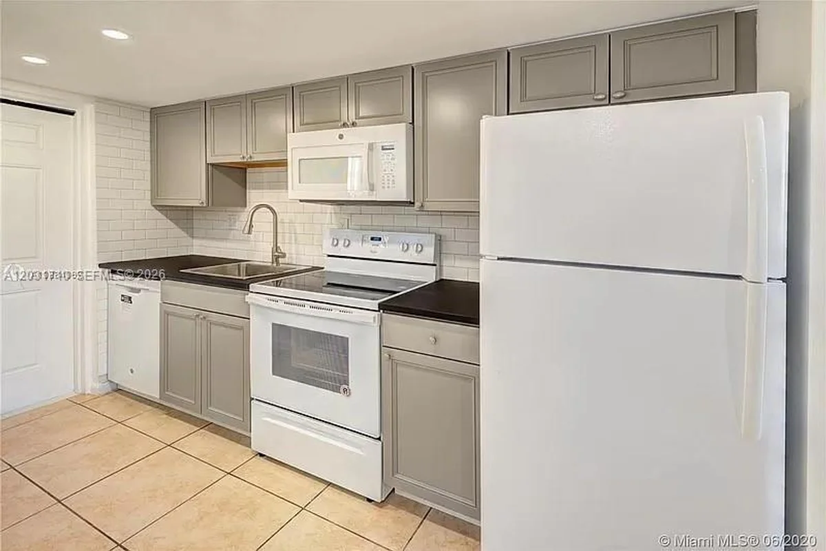 4121 NW 26th St #T14, Lauderhill: photo 1 of 6