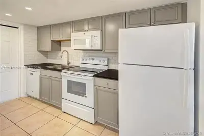 4121 NW 26th St #T14, Lauderhill: photo 1 of 6