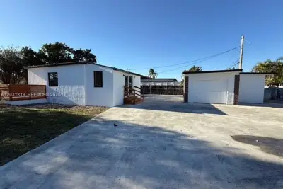 1800 SW 75th Ave Rd, Miami: photo 1 of 17
