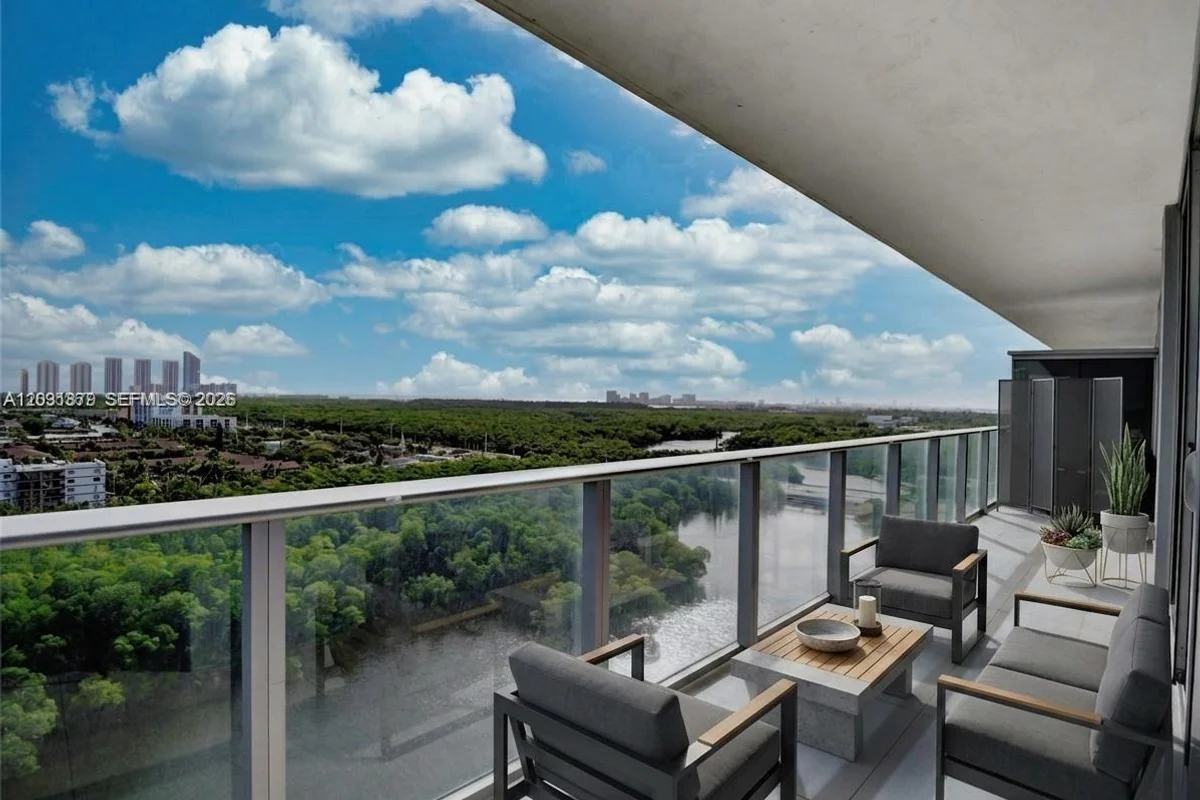 16385 Biscayne Blvd #1615, North Miami Beach: photo 1 of 32