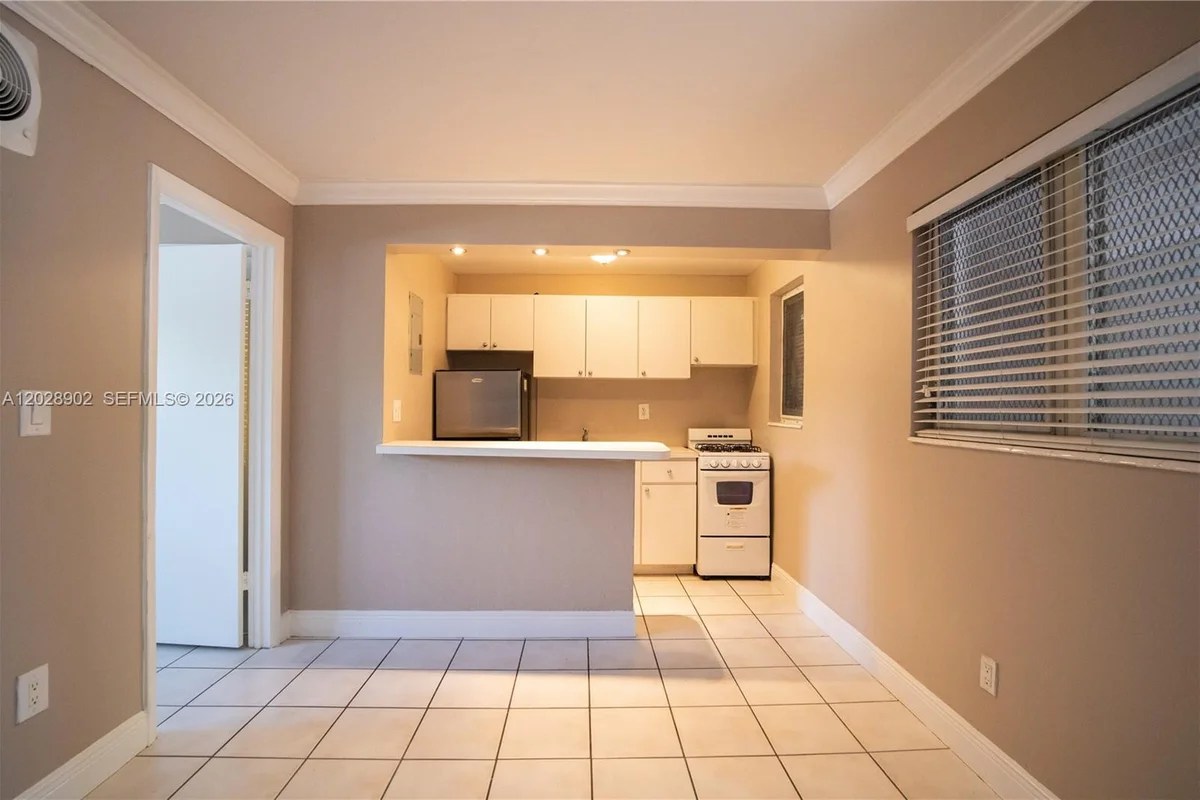 1014 Salzedo St #101, Coral Gables: photo 1 of 10