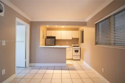 1014 Salzedo St #101, Coral Gables: photo 1 of 10