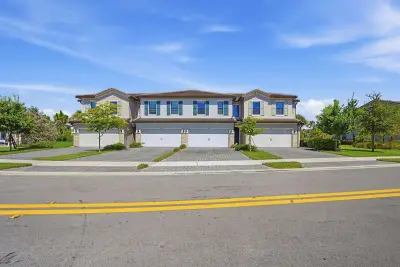 4480 W Appleton Cir W, Oakland Park: photo 1 of 47