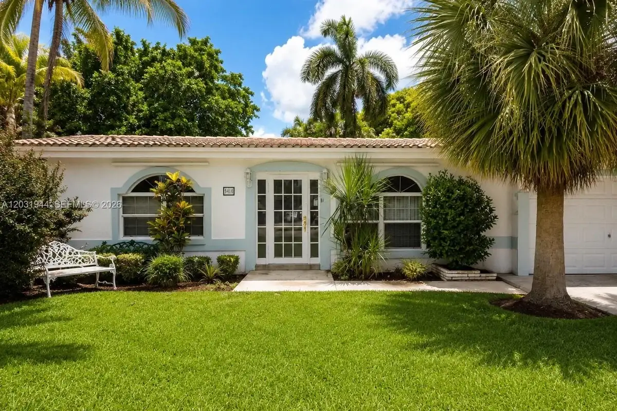 800 NE 2nd Ct, Hallandale Beach: photo 1 of 8