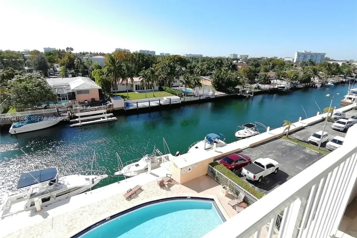 2020 NE 135th St #506, North Miami: photo 1 of 30