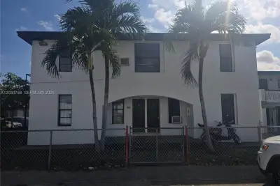 66 W 13th St #3, Hialeah: photo 1 of 10