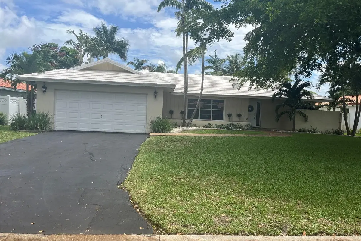 10734 NW 17th Manor, Coral Springs: photo 1 of 9