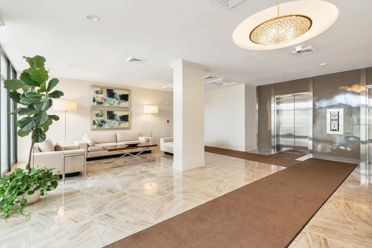 2000 Presidential Way #206, West Palm Beach: photo 1 of 23