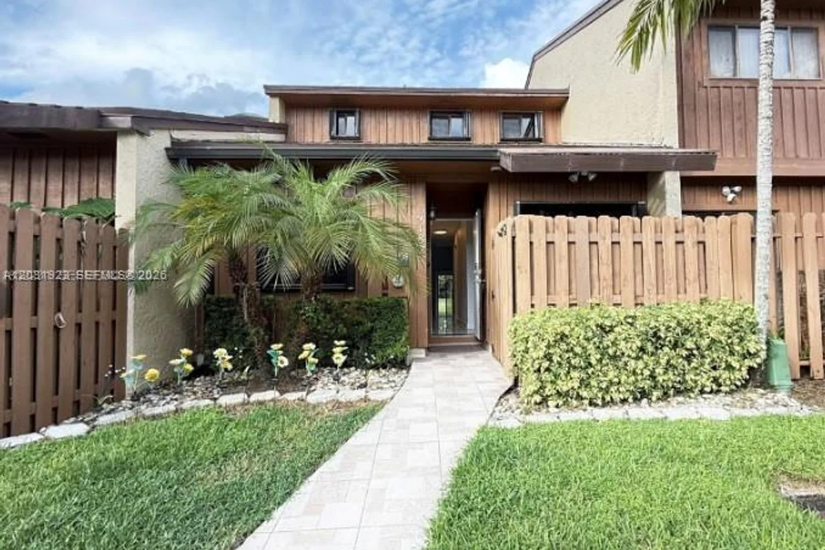 4182 S Pine Island Rd, Davie: photo 1 of 6