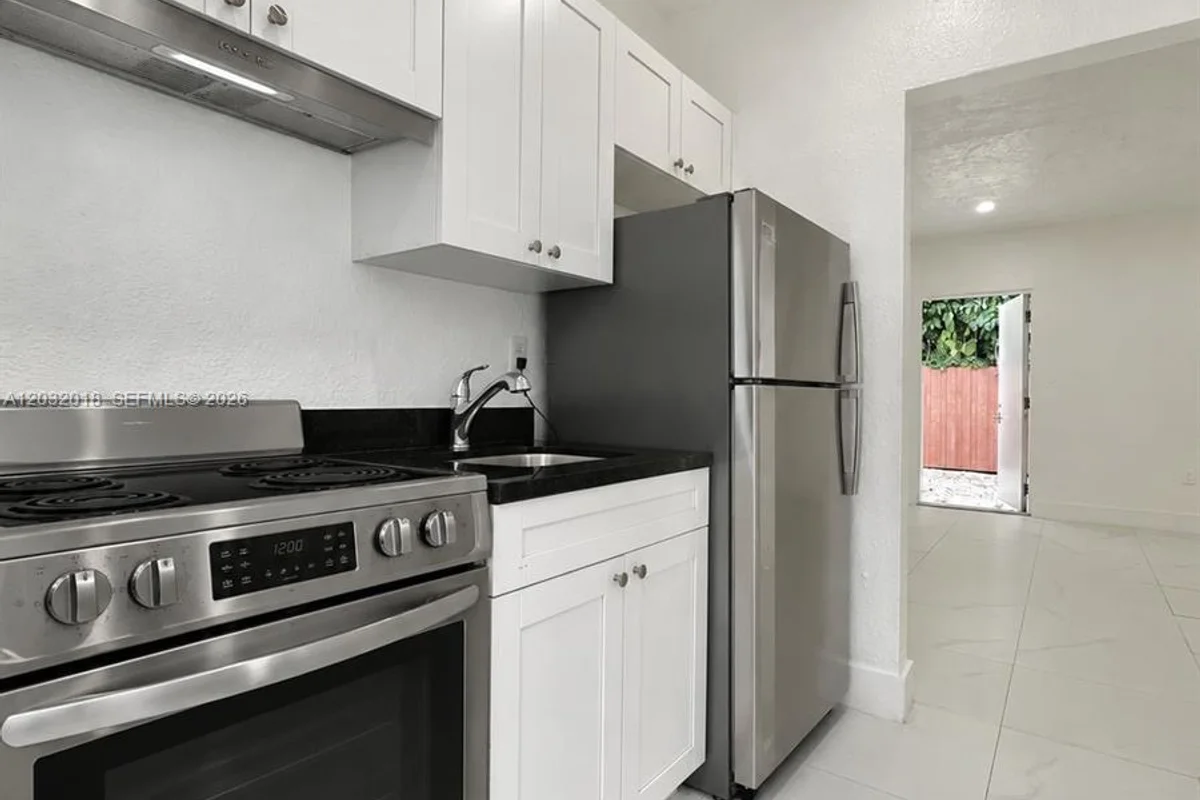 156 NW 62nd St #1, Miami: photo 1 of 12