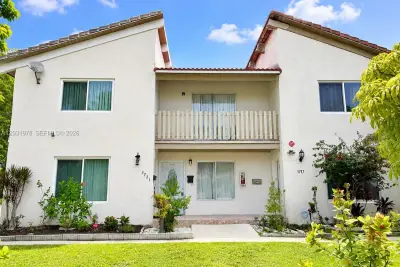 3719 Riverside Dr, Coral Springs: photo 1 of 19