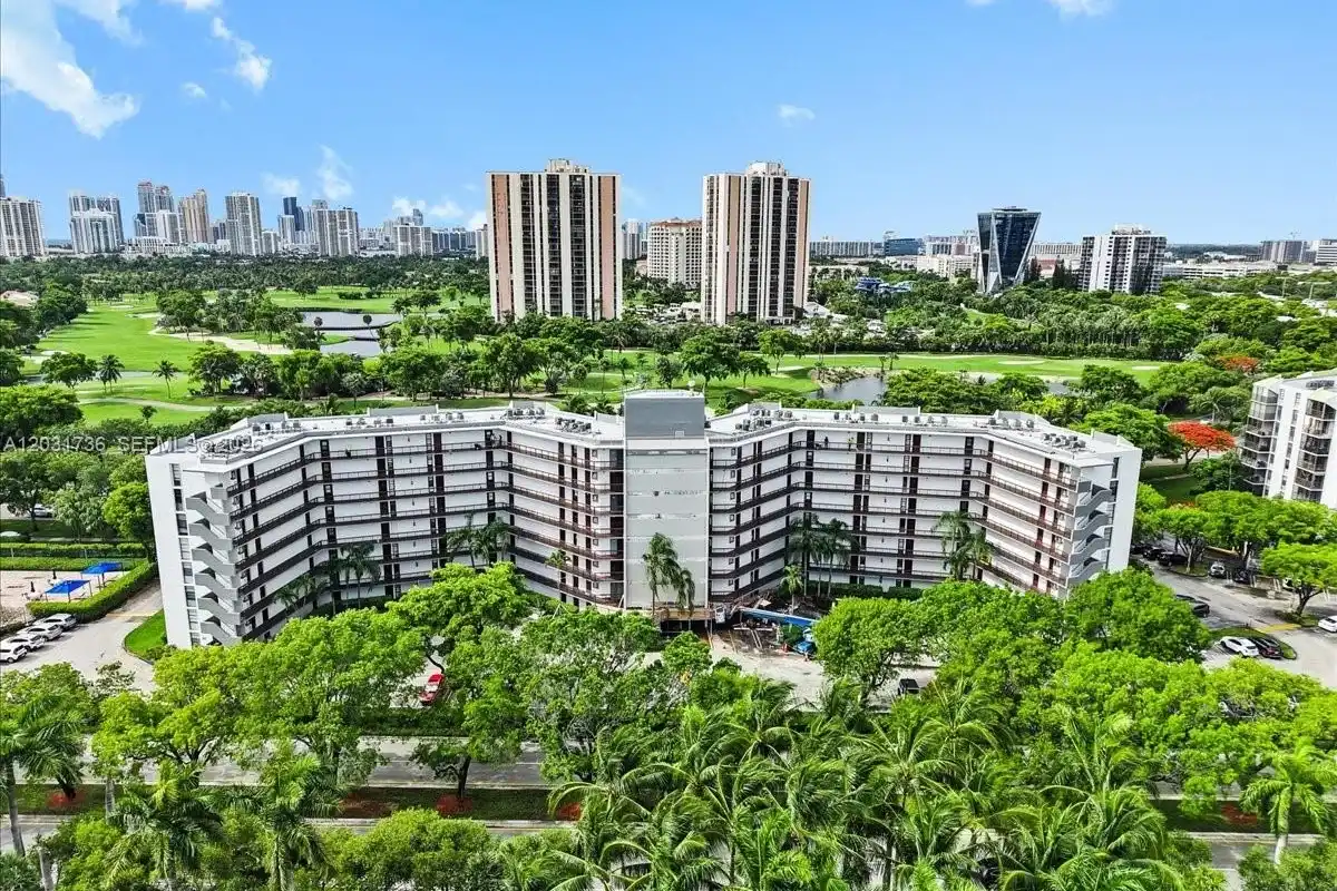 3101 N Country Club Dr #209, Aventura: photo 1 of 33