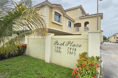 7989 NW 8th St #108D, Miami: photo 1 of 12