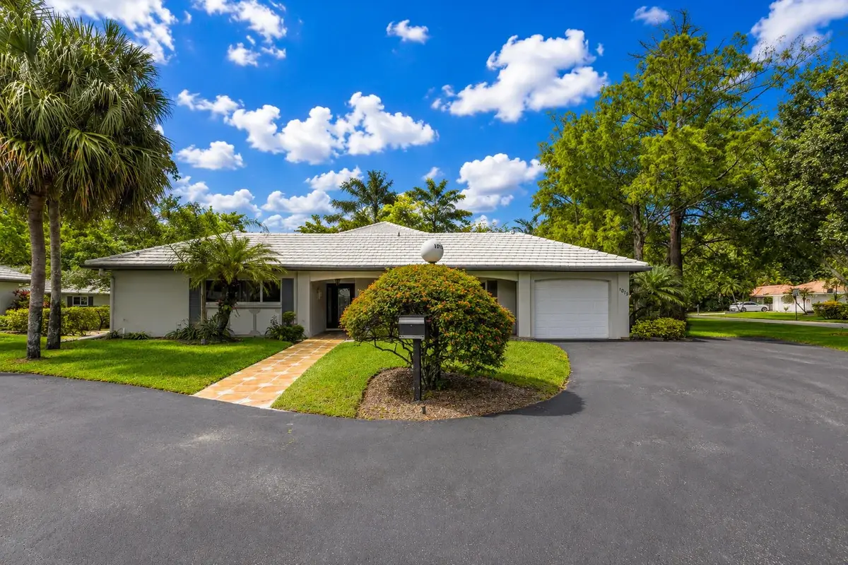 1019 E Cypress Dr, Pompano Beach: photo 1 of 69