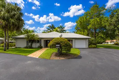 1019 E Cypress Dr, Pompano Beach: photo 1 of 69