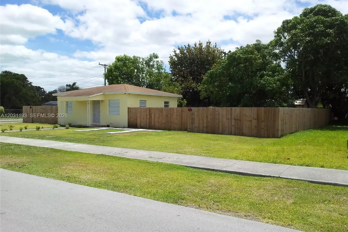 House in Miami: photo 1 of 7