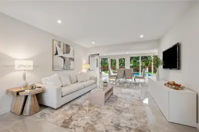 4024 Monroe St, Hollywood: photo 1 of 27