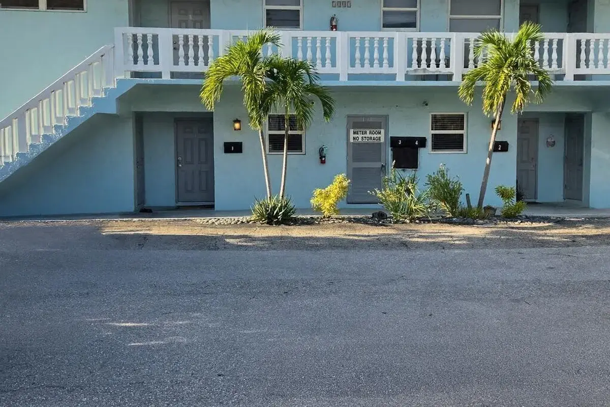 1001 SE 3rd St #3, Deerfield Beach: photo 1 of 21