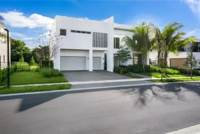 16720 N Botaniko Dr N, Weston: photo 1 of 18