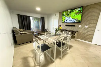 1200 SW 137th Ave #305E, Pembroke Pines: photo 1 of 25