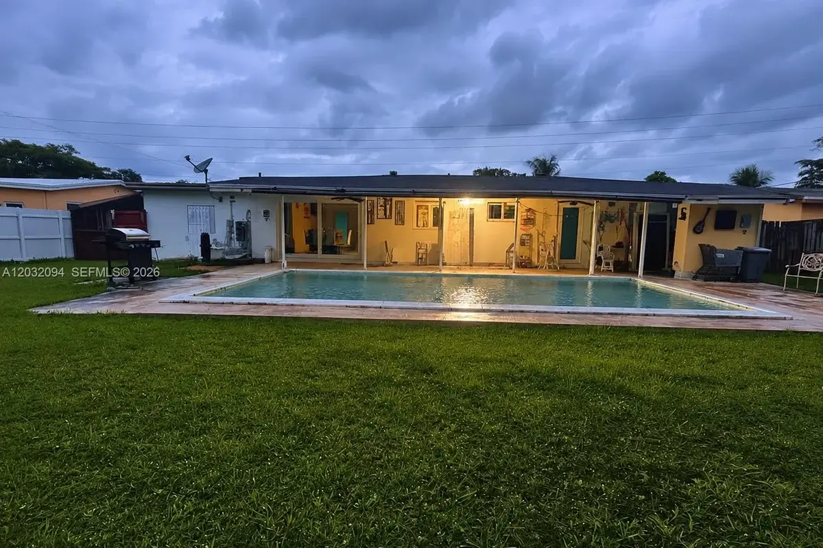 6492 SW 25th St, Miramar: photo 1 of 9