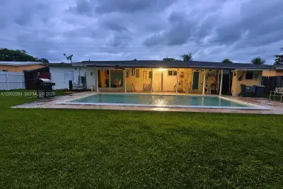 6492 SW 25th St, Miramar: photo 1 of 9