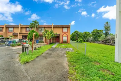 2790 NW 196th St, Miami Gardens: photo 1 of 31