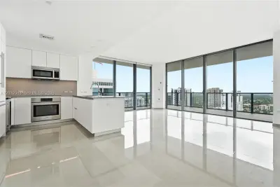 88 SW 7th St #2302, Miami: photo 1 of 25