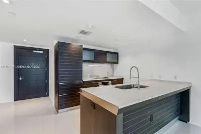 200 Biscayne Boulevard Way #3713, Miami: photo 1 of 4