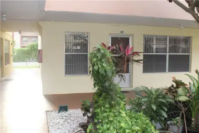 3071 NW 47th Ter #125, Lauderdale Lakes: photo 1 of 25