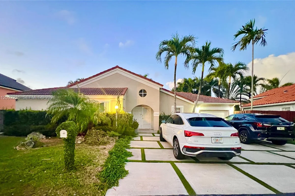 11769 SW 92nd Ln, Miami: photo 1 of 17