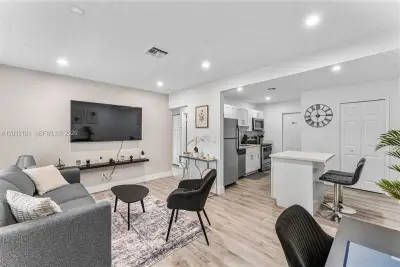 1521 NE 118th Ter #1, Miami: photo 1 of 16