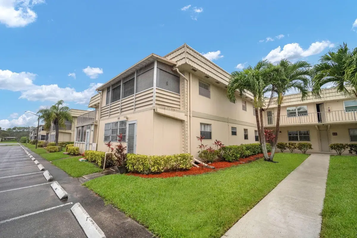 716 Saxony Pl #O, Delray Beach: photo 1 of 32