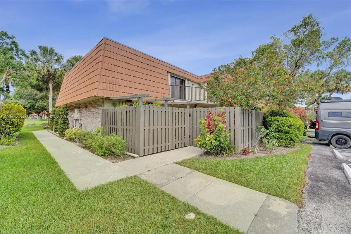 11100 SW 15th Manor, Davie: photo 1 of 53