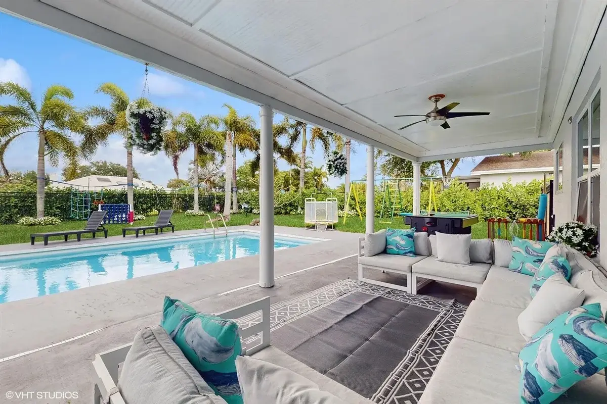 11647 Anhinga Dr, Wellington: photo 1 of 46