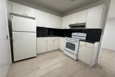 12215 W Dixie Hwy #206, North Miami: photo 1 of 13