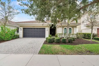 8231 Canopy Ter, Parkland: photo 1 of 51