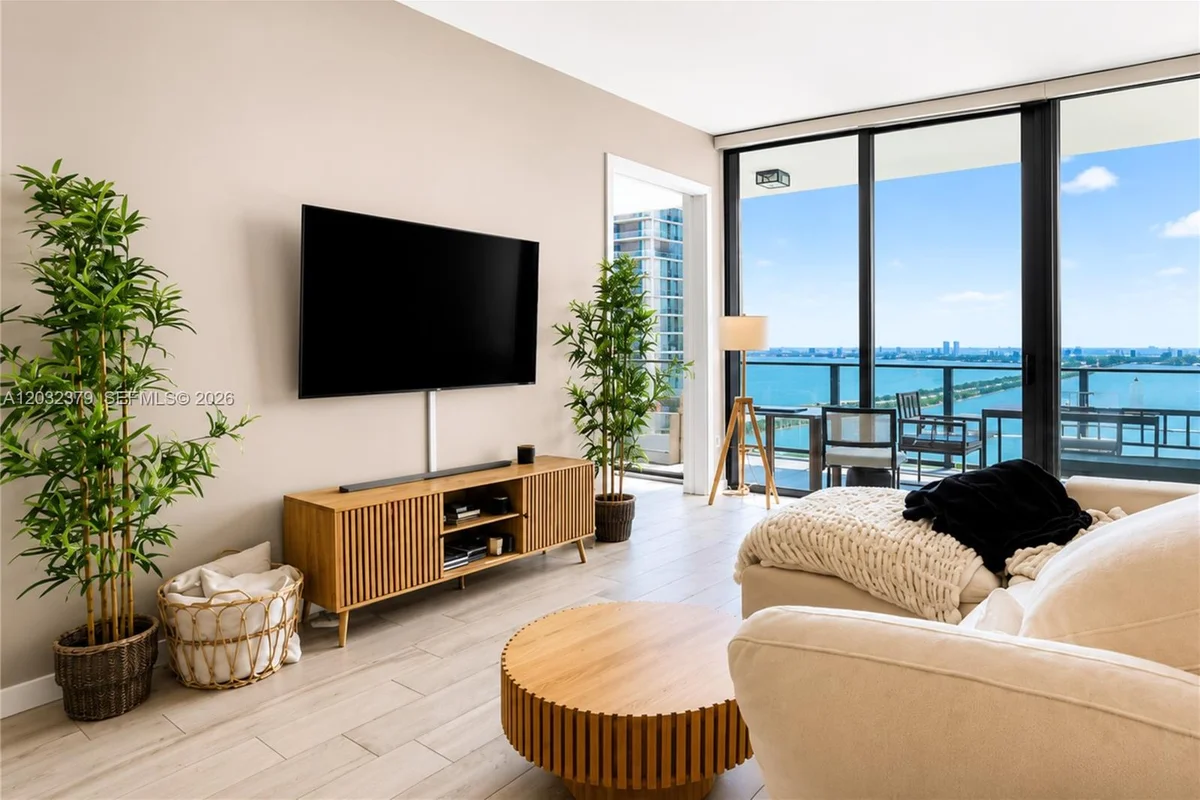 480 NE 31st St #3705, Miami: photo 1 of 33